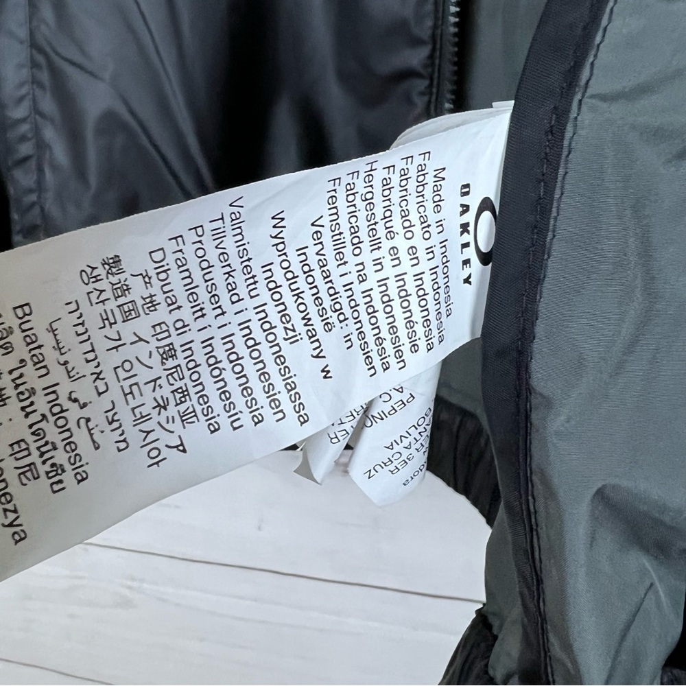 Oakley Explorer Packable Jacket Medium - image 5
